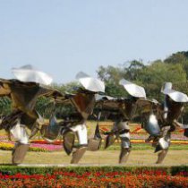 公园不锈钢抽象少数民族人物雕塑