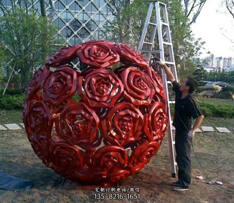 广场不锈钢玫瑰花镂空球景观雕塑