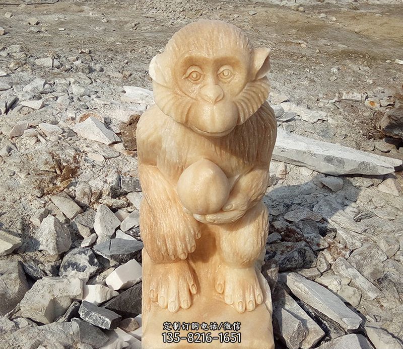 晚霞红猴子公园动物石雕