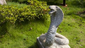 石雕眼镜蛇公园动物雕塑