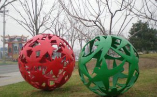 不锈钢镂空球形雕塑