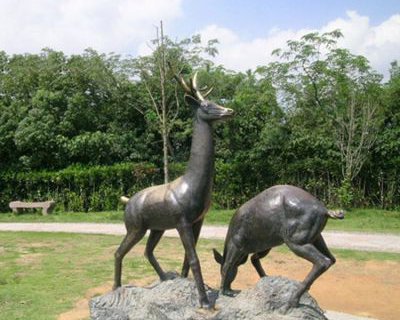 铜雕动物梅花鹿