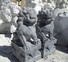 古代青石狮子雕塑