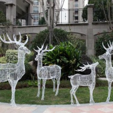 不锈钢镂空鹿雕塑