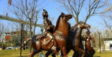 公园古代女人骑马景观铜雕
