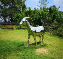 不锈钢公园动物镜面羊雕塑