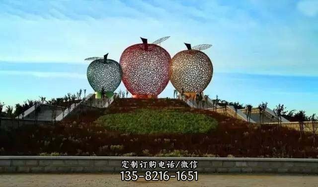 不锈钢城市彩色镂空苹果雕塑