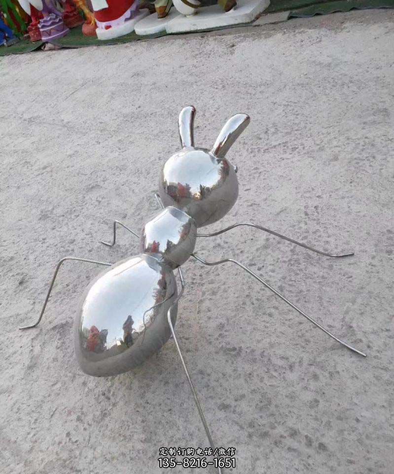 不锈钢镜面蚂蚁雕塑1