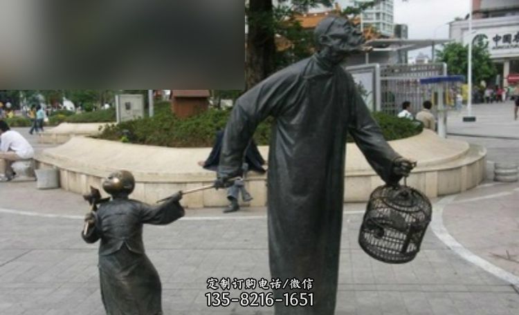遛鸟的老人和儿童铜雕