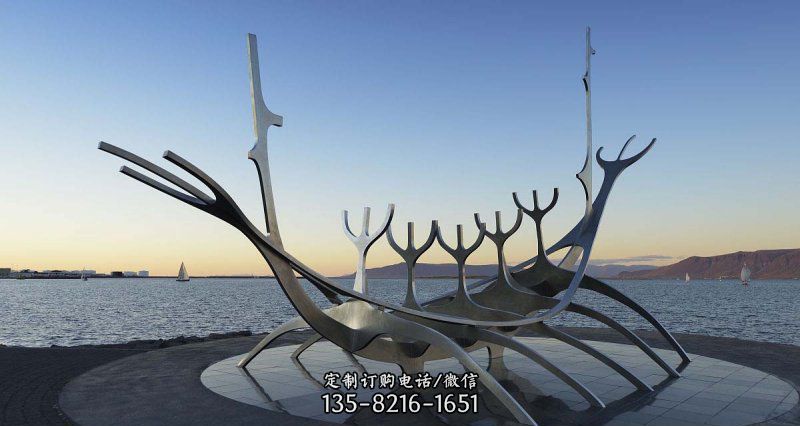 不锈钢抽象划船人物海边景观雕塑