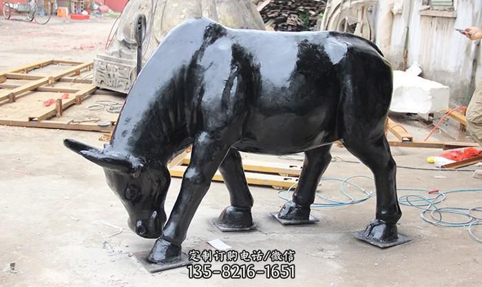 牛吃草铜雕-滨海雕塑公园