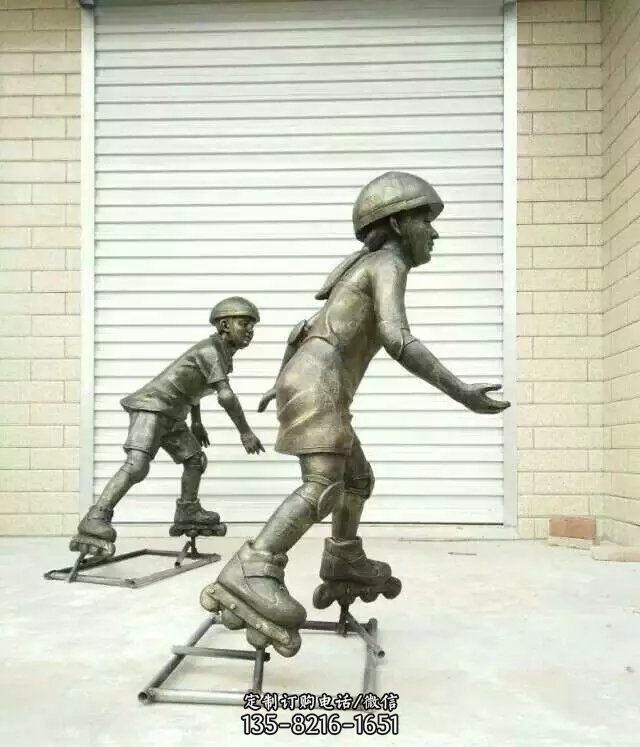 小孩玩轮滑公园人物铜雕