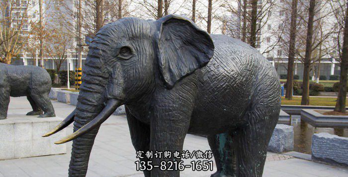 公园大象动物雕塑