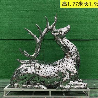 不锈钢镜面镂空鹿雕塑