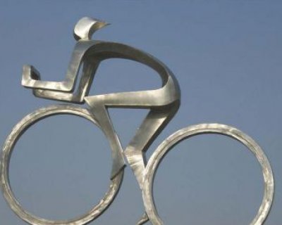 广场不锈钢抽象骑自行车人物雕塑