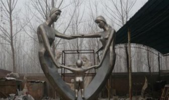 公园不锈钢一家三口抽象人物雕塑