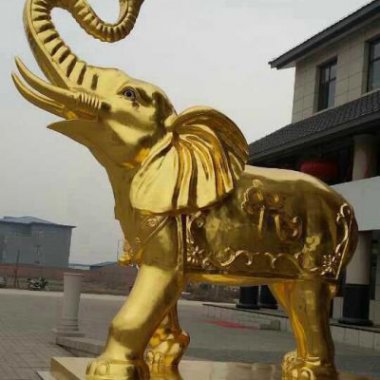黄铜色喷水大象铜雕