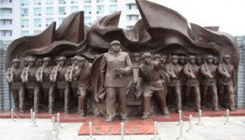抗战时期广场人物铜雕