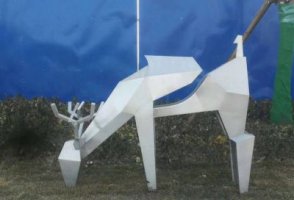 不锈钢几何抽象鹿雕塑2