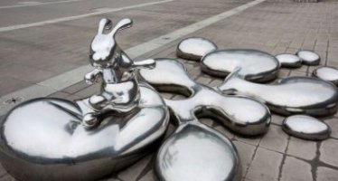 不锈钢抽象兔子和水滴广场雕塑