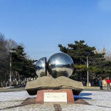 不锈钢球形抽象广场雕塑