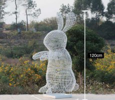 不锈钢镂空兔子雕塑1