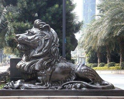 卧着的西洋狮看门狮子铜雕