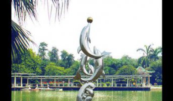 园林不锈钢跳跃戏球海豚雕塑