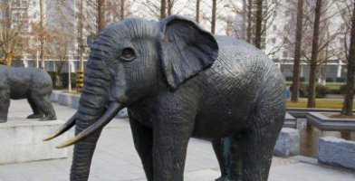 公园大象动物雕塑