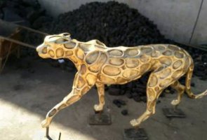抽象金钱豹铜雕