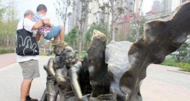 拔萝卜的儿童小区景观铜雕