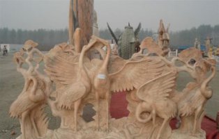 公园晚霞红仙鹤雕塑