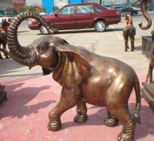铜雕长鼻大象-大象战斗雕塑