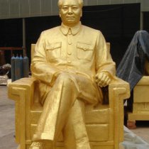 坐在椅子上的毛主席铜雕