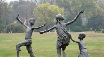 玩耍的儿童公园人物铜雕
