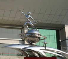 不锈钢海豚之球雕塑
