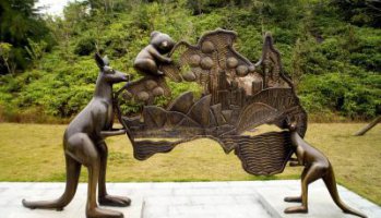 铜雕考拉和袋鼠公园动物雕塑