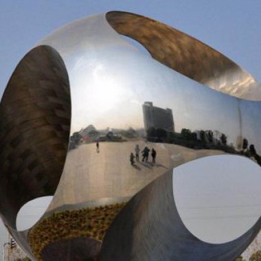 广场不锈钢镜面抽象球景观雕塑