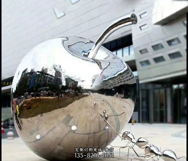 不锈钢镜面苹果和蚂蚁步行街景观雕塑