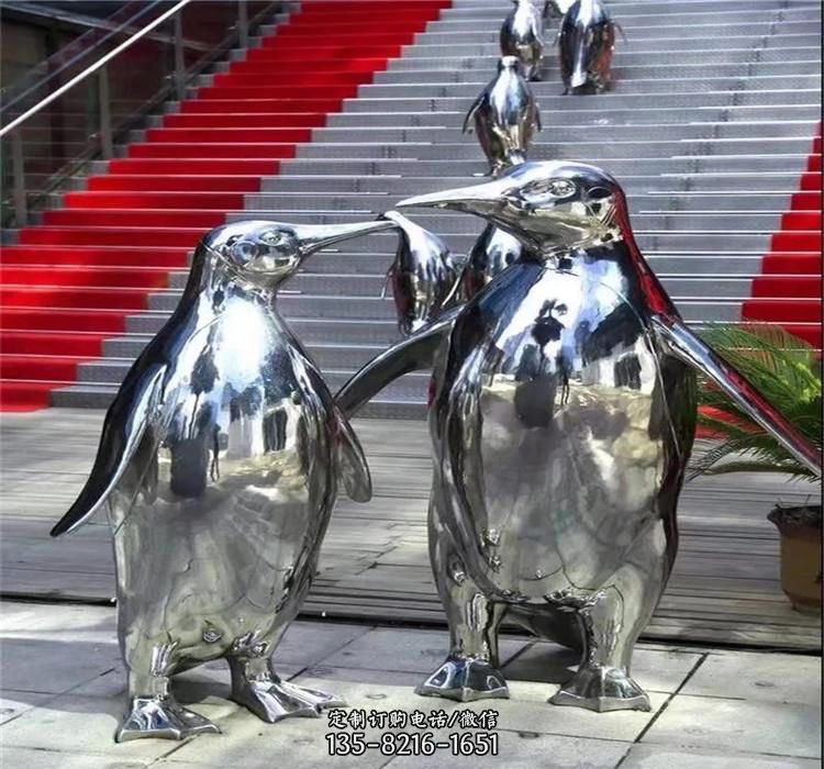 不锈钢企鹅雕塑2