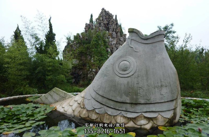大型喷水鲤鱼石雕