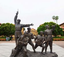 红军打仗冲锋纪念铜雕