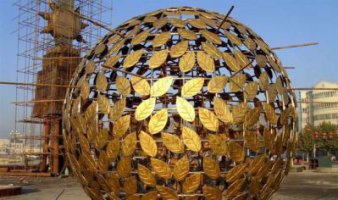 不锈钢树叶镂空球景观雕塑