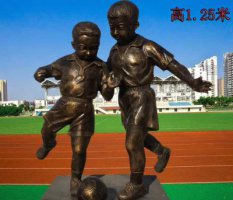 踢足球儿童铜雕1
