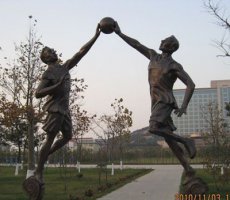 铜雕打篮球人物