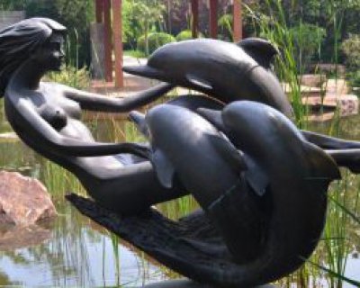 公园海豚和女孩景观铜雕
