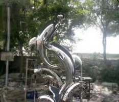 不锈钢海豚顶球雕塑