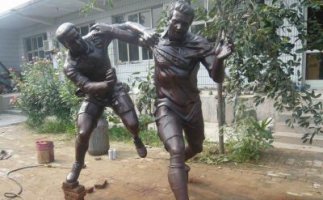 公园足球运动人物铜雕