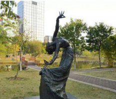 铜雕公园跳舞女孩雕塑