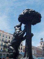 广场爬树的狗熊景观铜雕